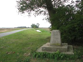 Greenwich Meridian Marker; England; Lincolnshire; Fleet